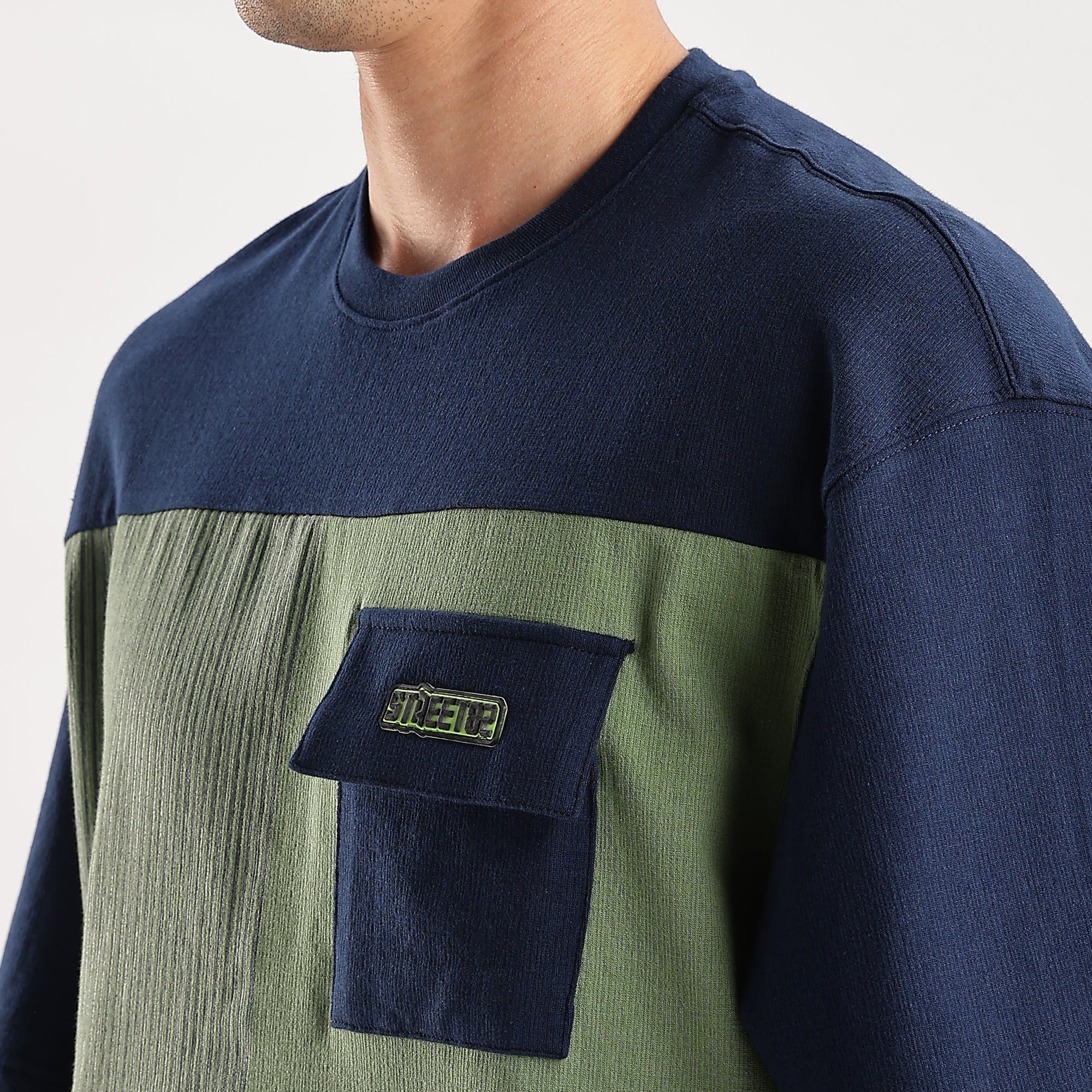 Unisex Oversized T-shirt with pocket