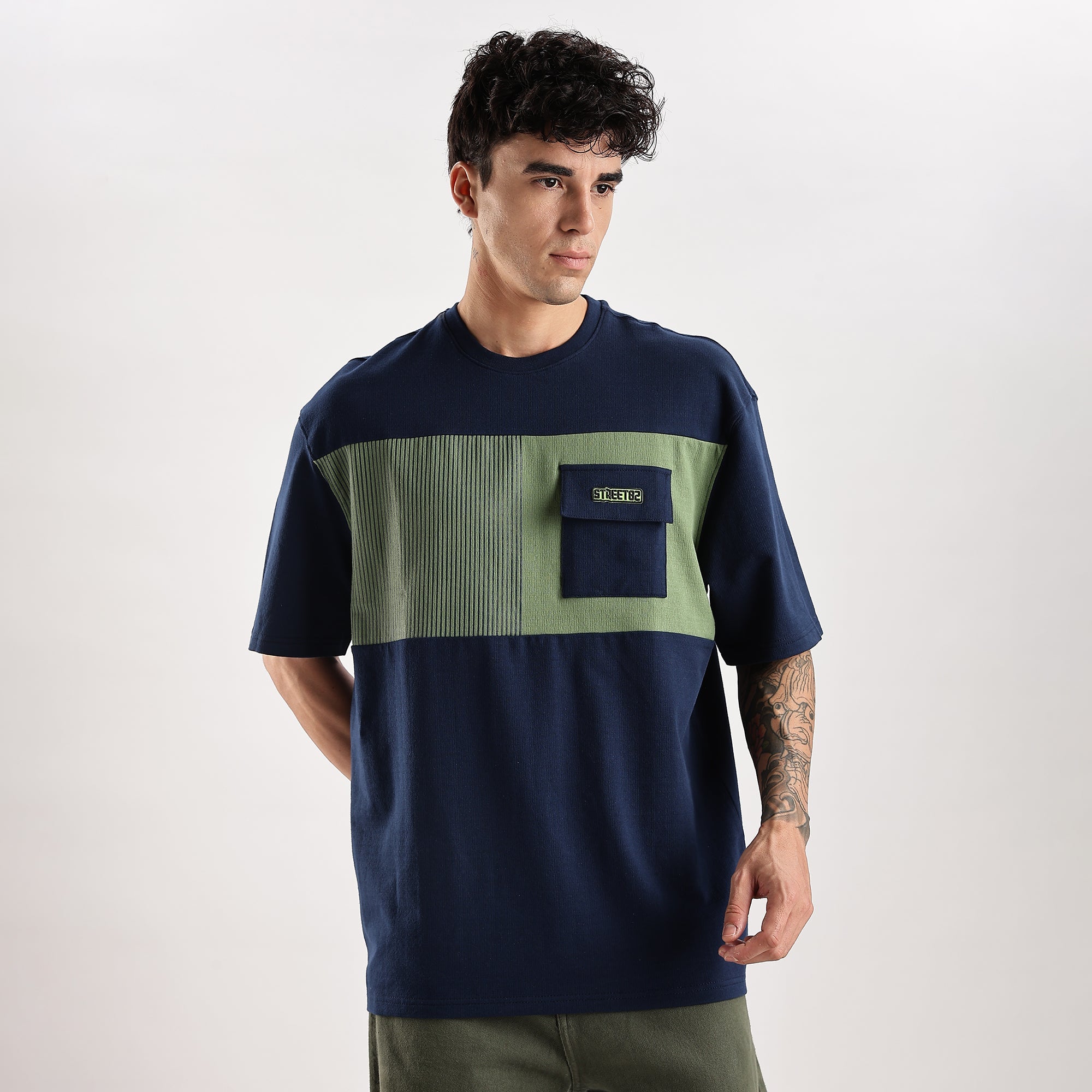 Unisex Oversized T-shirt with pocket