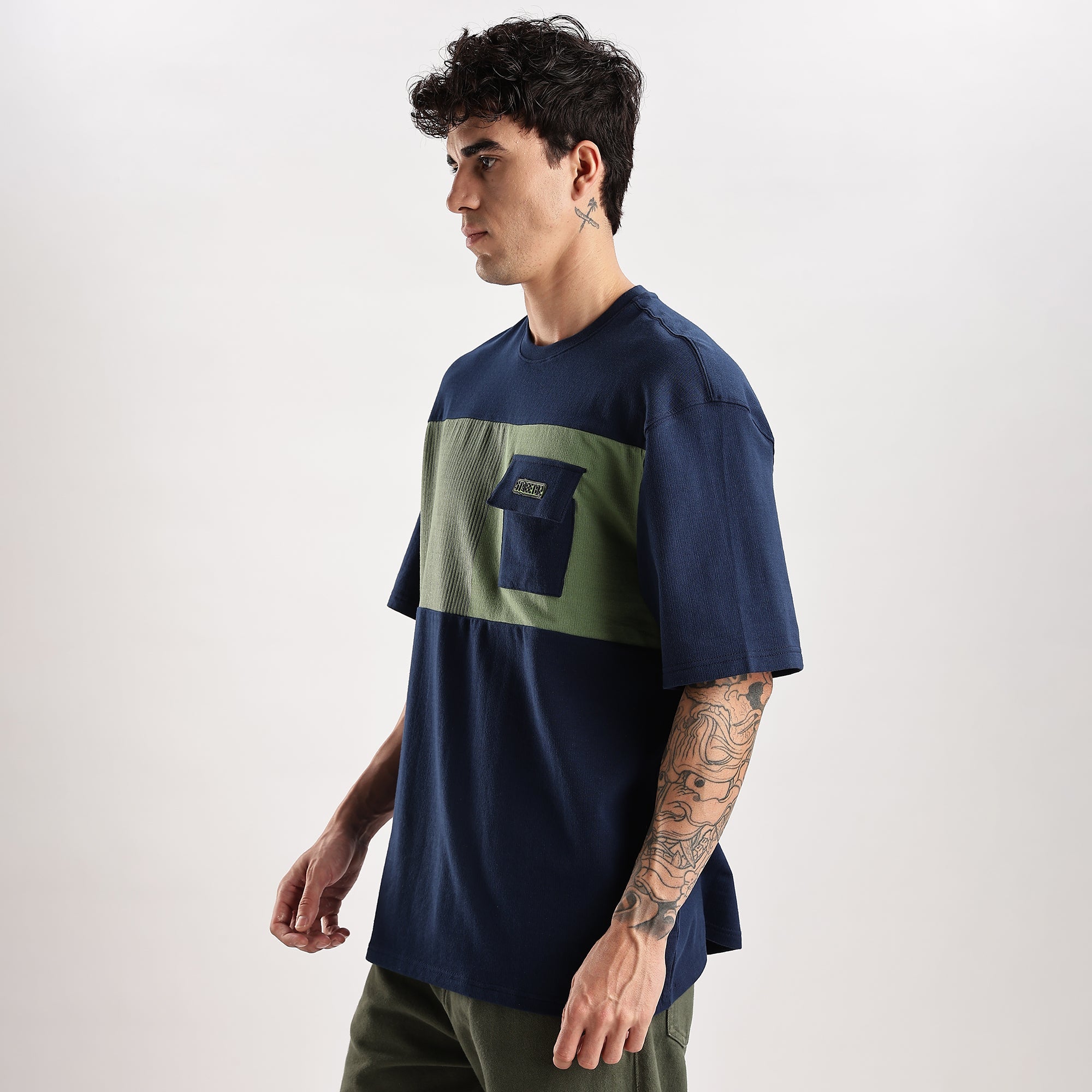 Unisex Oversized T-shirt with pocket