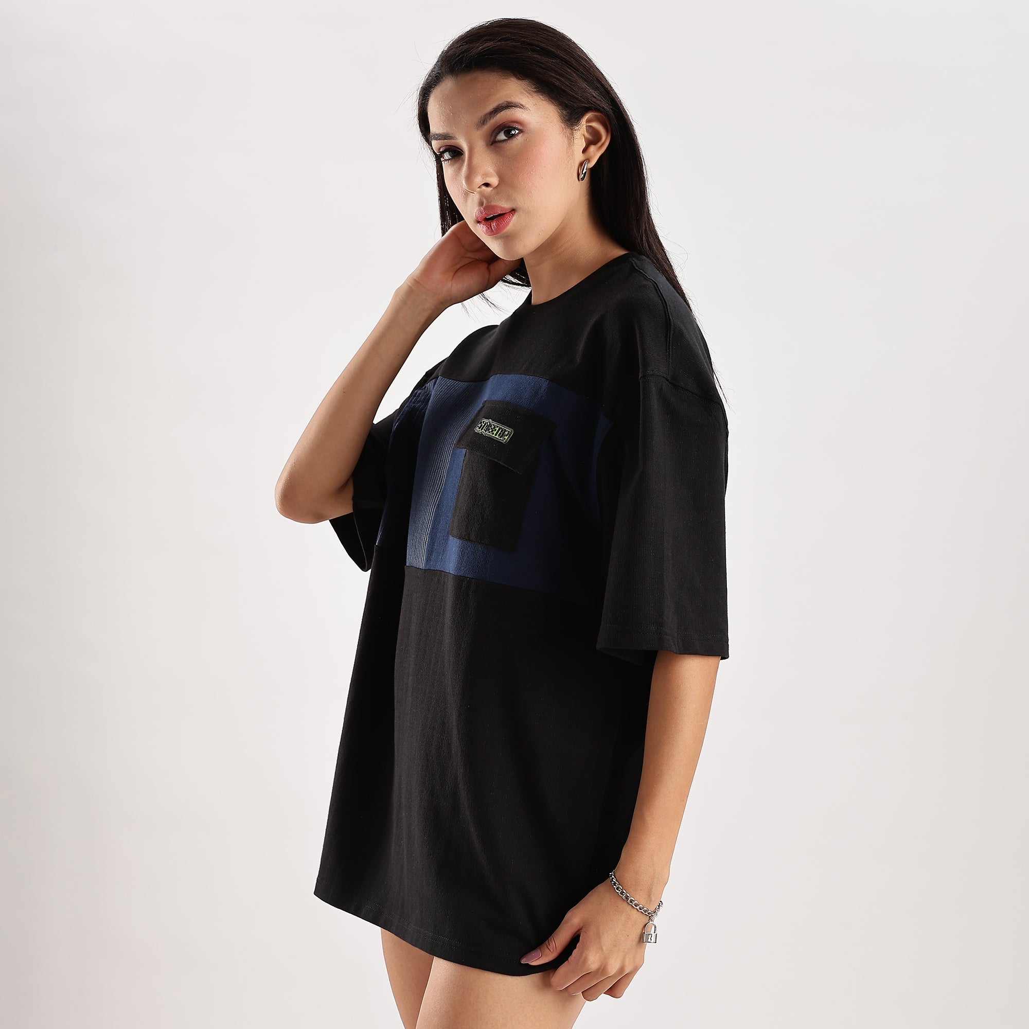Unisex Oversized T-shirt with pocket